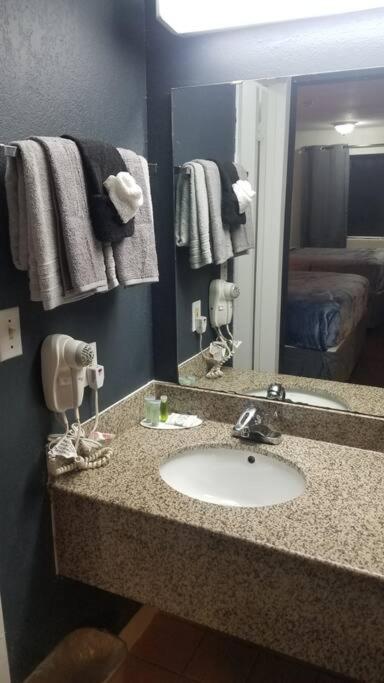 2 Queen Beds 128 Apartment
