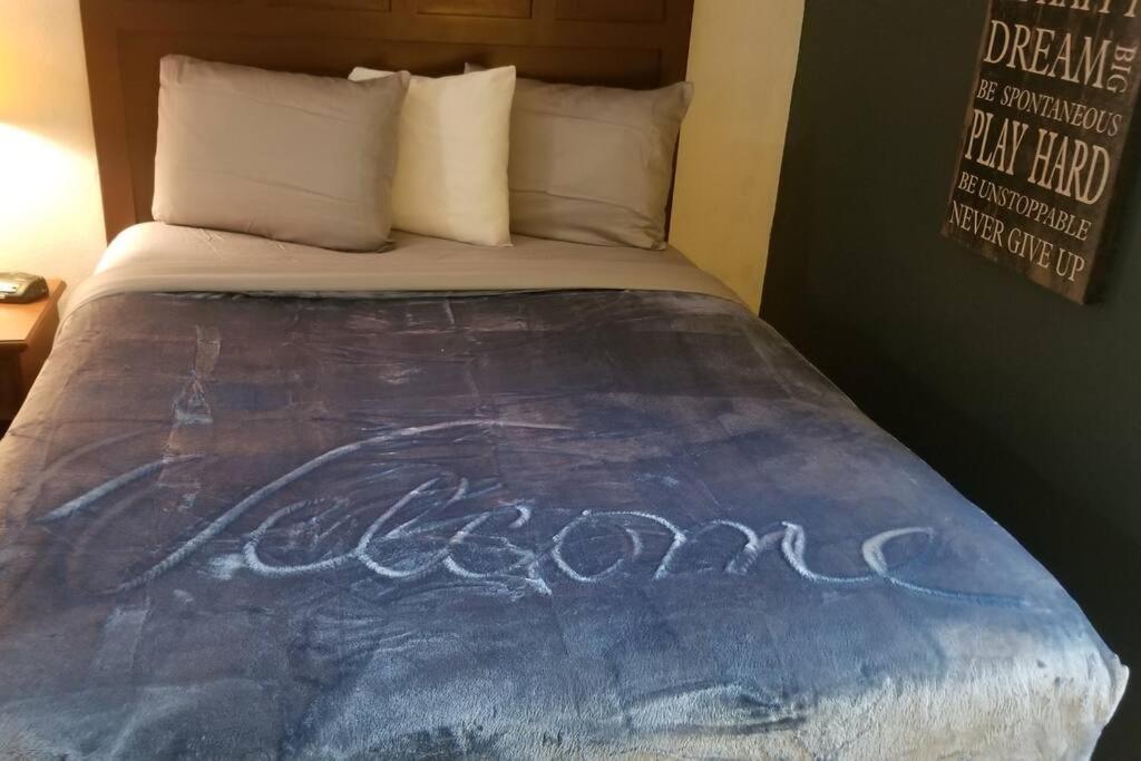 2 Queen Beds 128 Apartment *